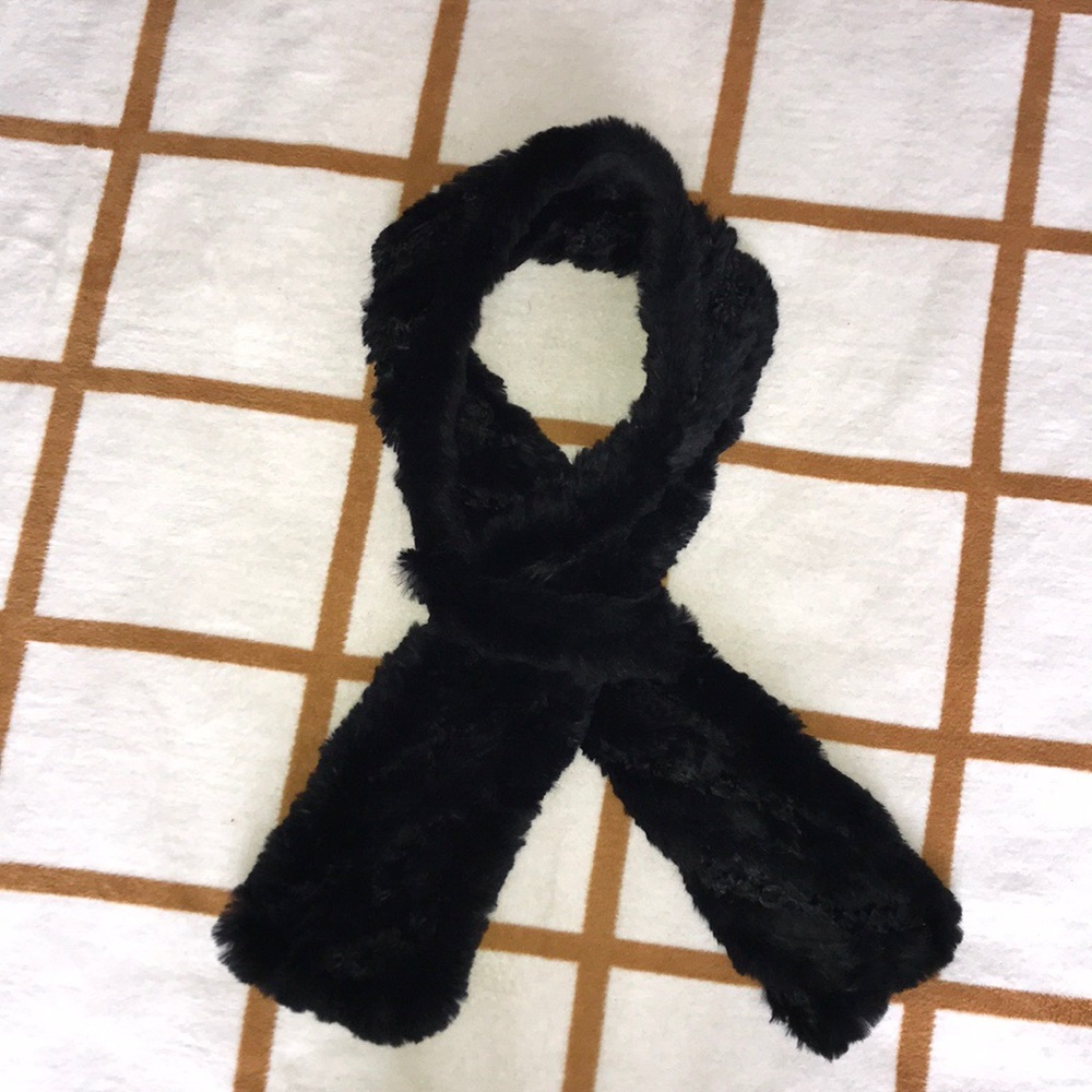 SPI  25 rabbit fur scarf
